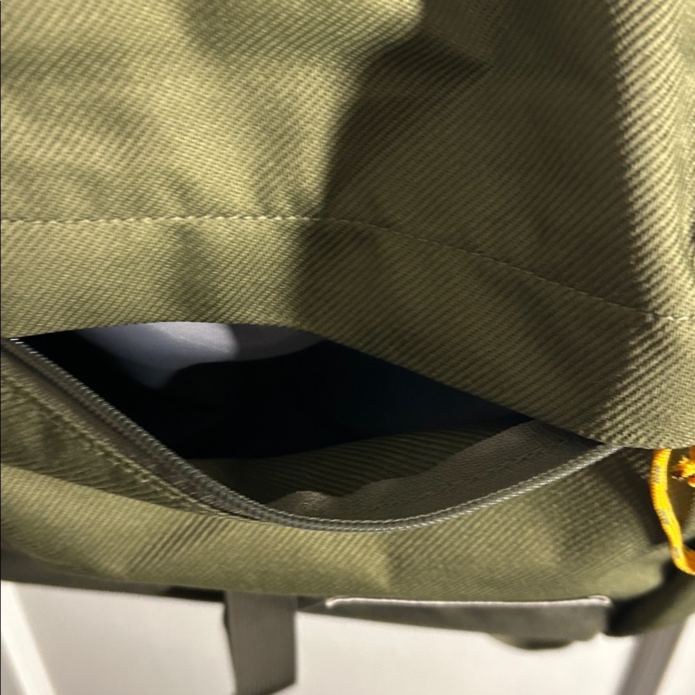 The North Face Classic Commuter Laptop Daypack - Picture 4 of 9